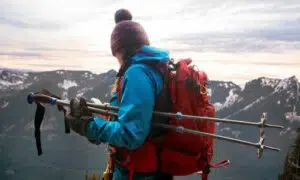 Prepariamoci a percorsi in salita con le attrezzature da trekking e gli scarponi giusti